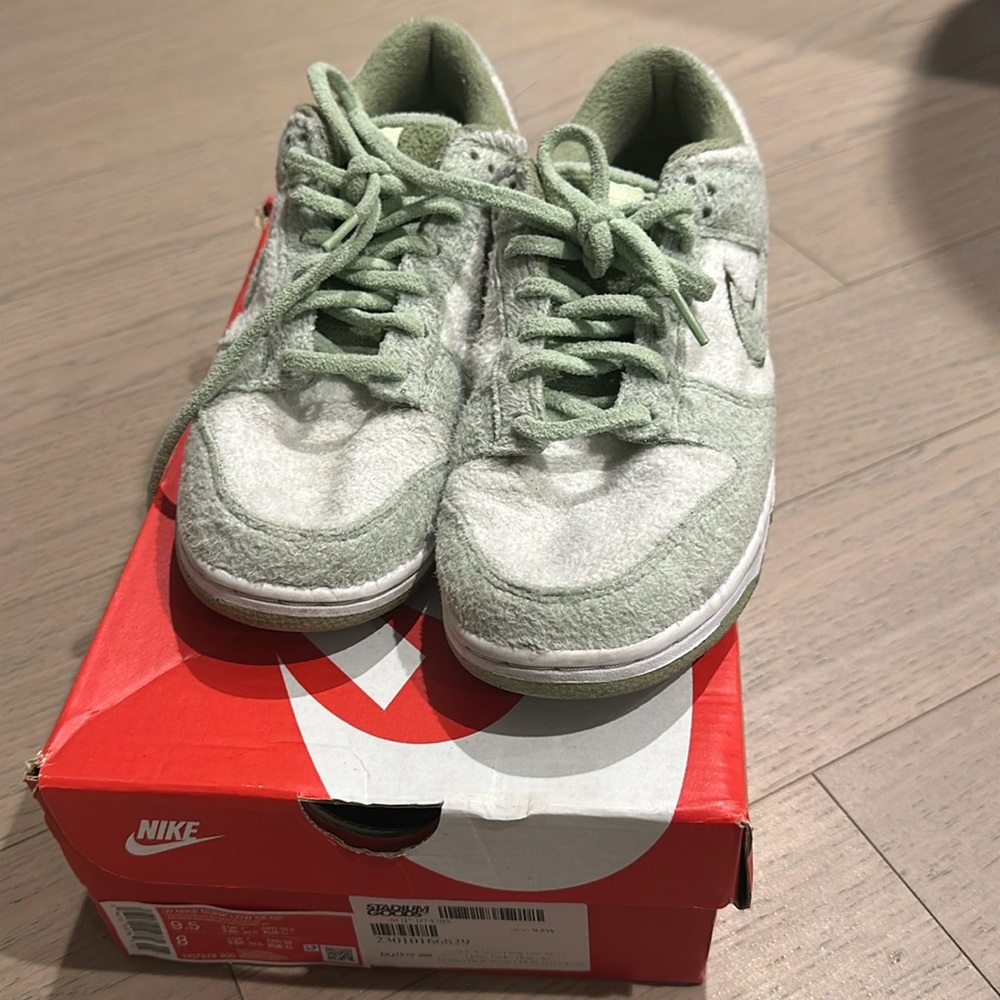 Nike low dunks honeydew fleece in size 40